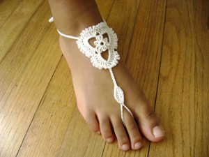 10 sandales aux pieds nus compilées par KatiDCreations pour AllFreeCrochet.com