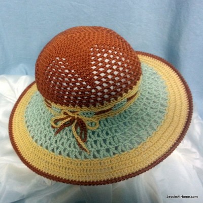 10 plus beaux chapeaux de soleil compilés par Simply Collectible pour AllFreeCrochet.com