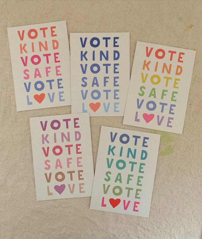 Obtenez ces cartes postales de haute qualité VOTE KIND, VOT SAFE, VOTE LOVE de Art Bar.  #GOTV #BlueWave