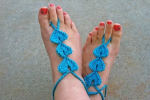 10 sandales aux pieds nus compilées par KatiDCreations pour AllFreeCrochet.com