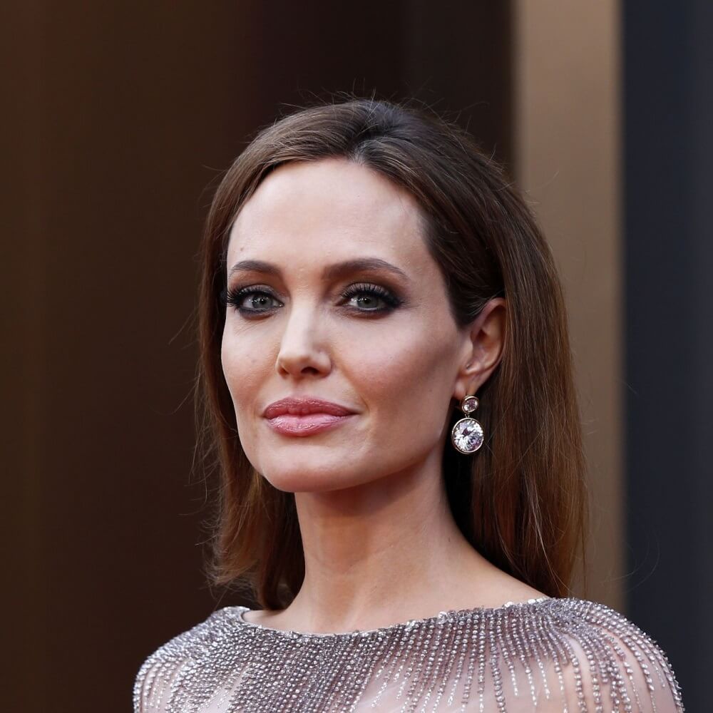 Angelina Jolie Wiki , Age , Famille et Carrière 1200Artists