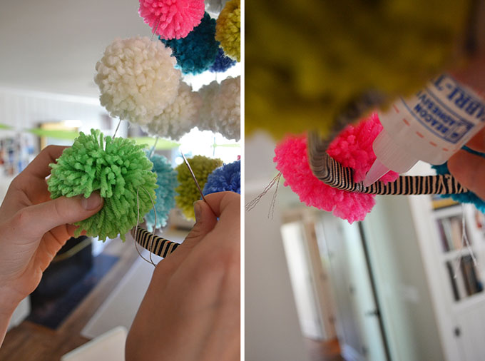 Faites un Pujaki polonais traditionnel, mais avec des pompons au lieu de papier.
