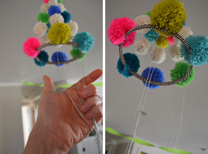 Faites un Pujaki polonais traditionnel, mais avec des pompons au lieu de papier.