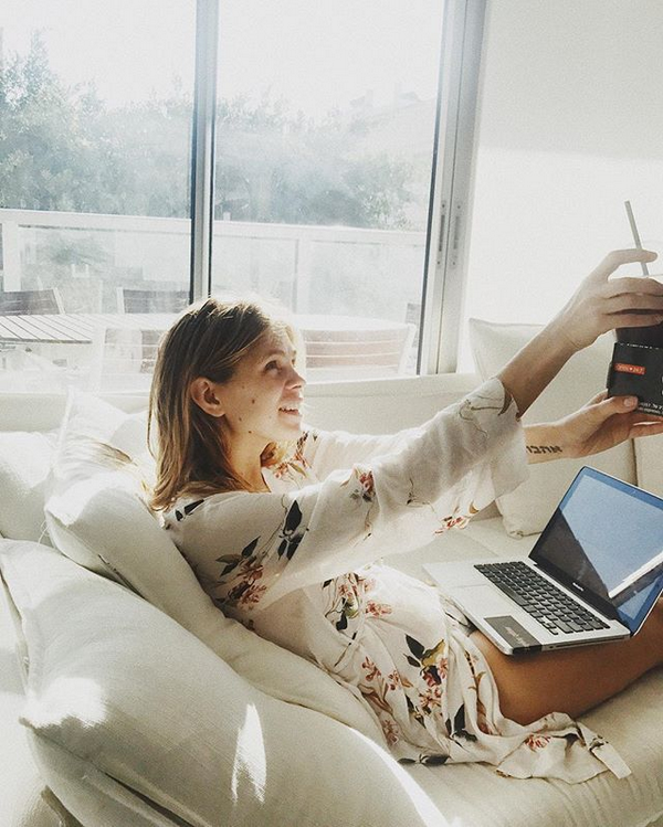 Voulez-vous que les clients non seulement aiment, mais aussi achètent les résultats de votre créativité ? Apprenez à les traiter comme des clients, pas comme des fans.