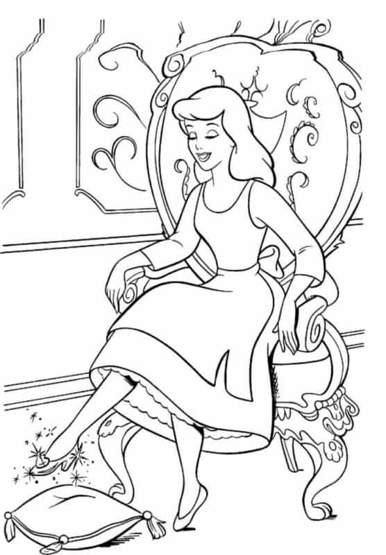 33 Cendrillon essayant une pantoufle pour imprimer Drukowanka