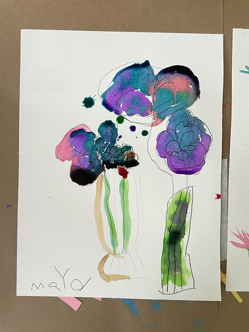 Peinture de nature morte de fleurs par un enfant de 5 ans.